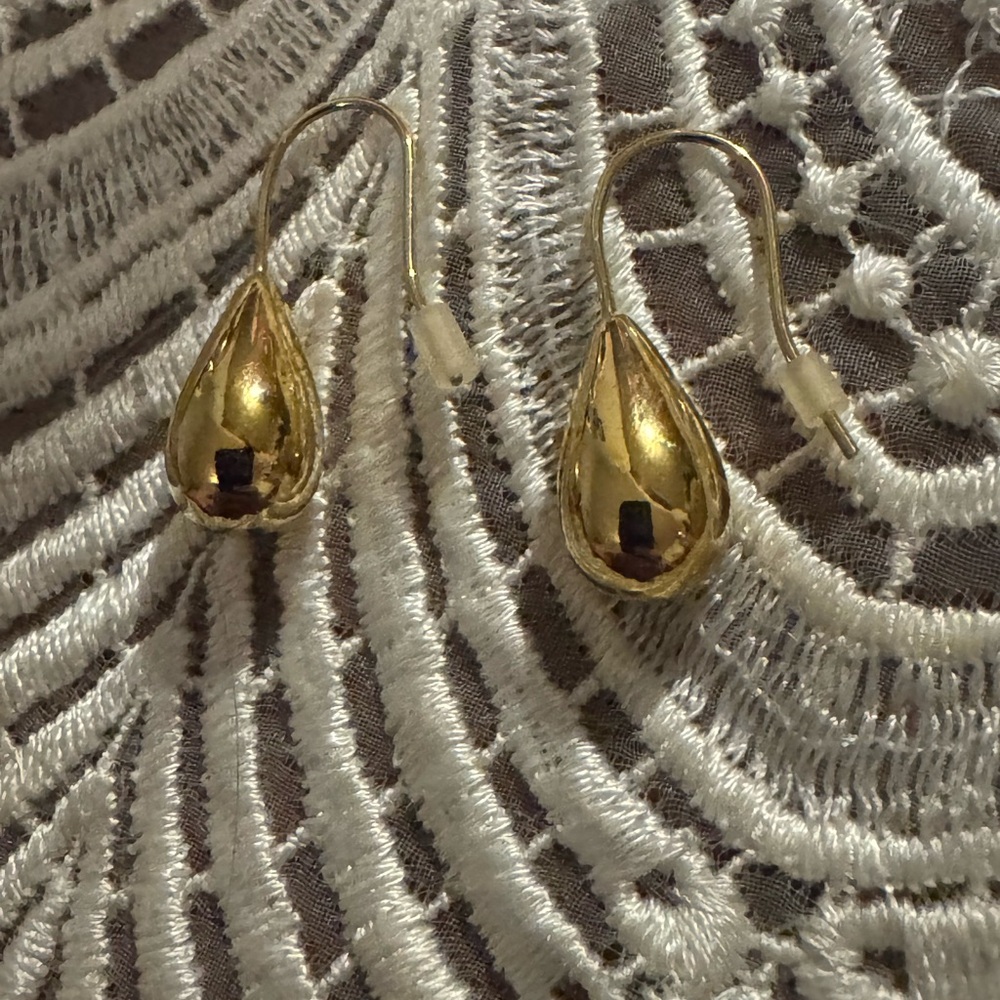 Elegant Gold Teardrop Earrings